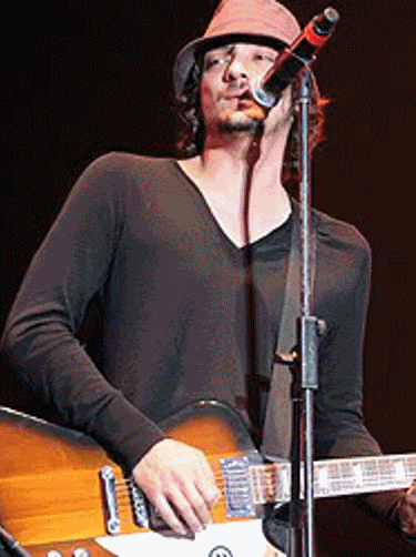 leon.gif image by mOniiC__